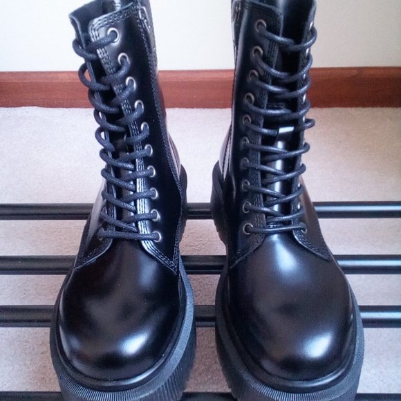 JEFFREY CAMPBELL Shoes - JEFFREY CAMPBELL Women Platform Combat Boots NWOB